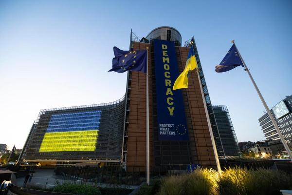 The Berlaymont illuminated with Ukrainian flag's colours